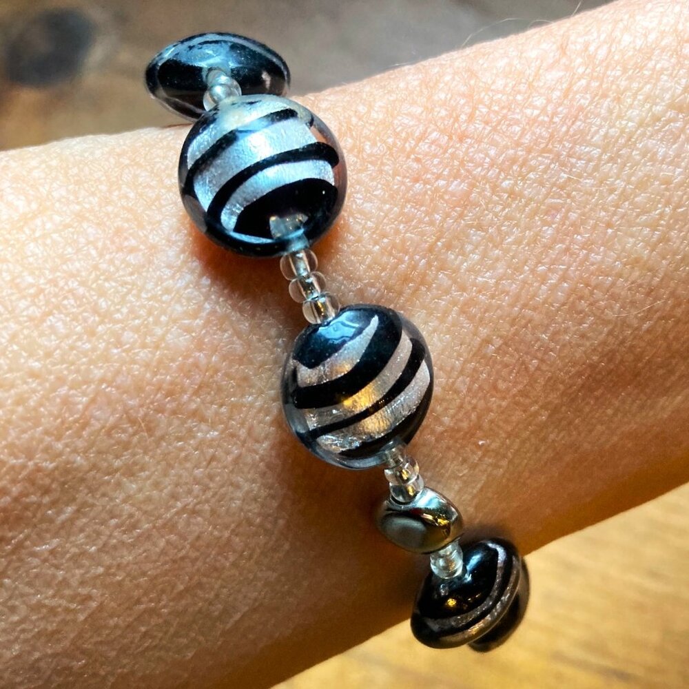 Bold & classy signed Murano glass bracelet